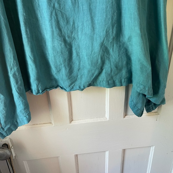 Size large, but more like a 2X please teal linen shirt - Picture 8 of 12